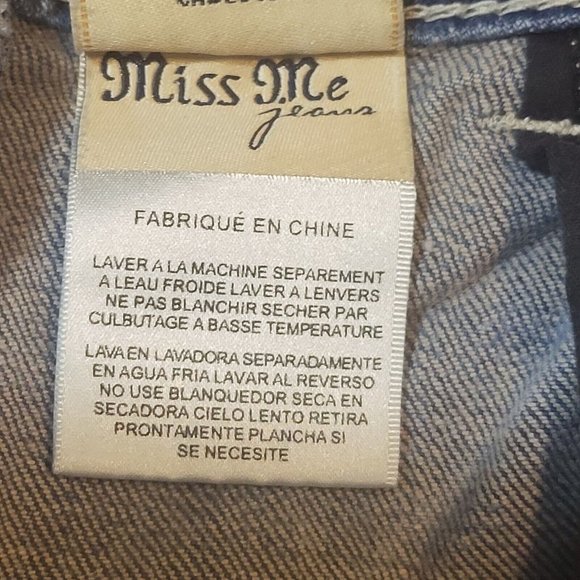 Miss Me Shorts Women's 28 Bermuda Mid Rise Flap Pocket Embellished Denim Shorts - Picture 12 of 16